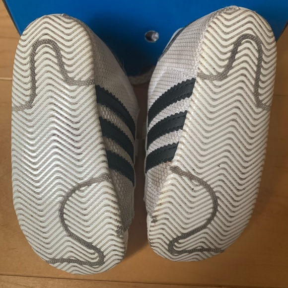 Adidas baby crib shoes - Picture 5 of 6